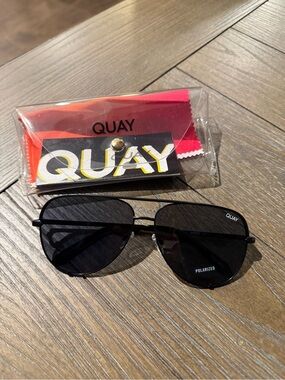 NWT Quay Polarized Aviator Sunglasses